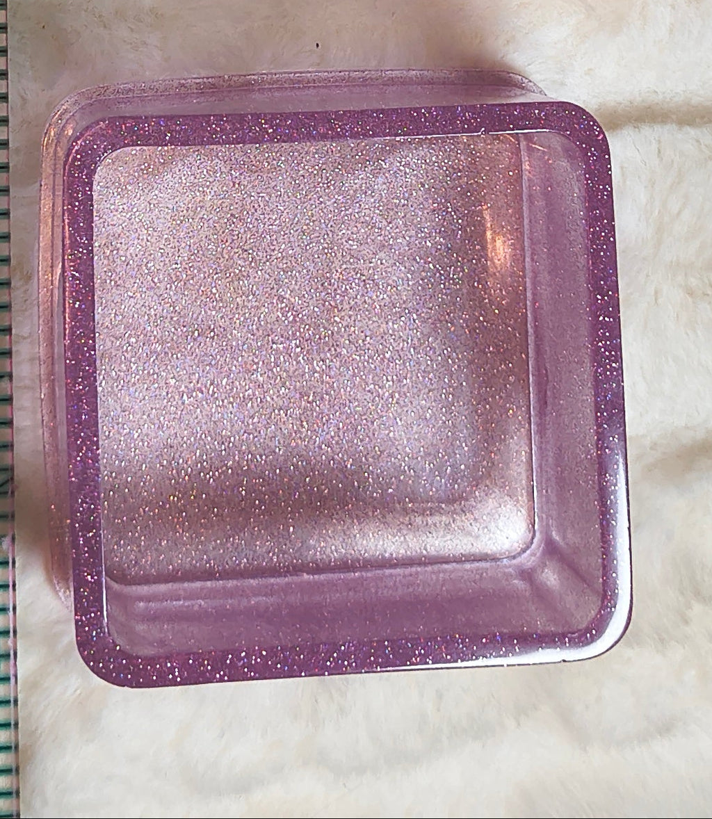 Close up of the light pink shimmering sparkling holder