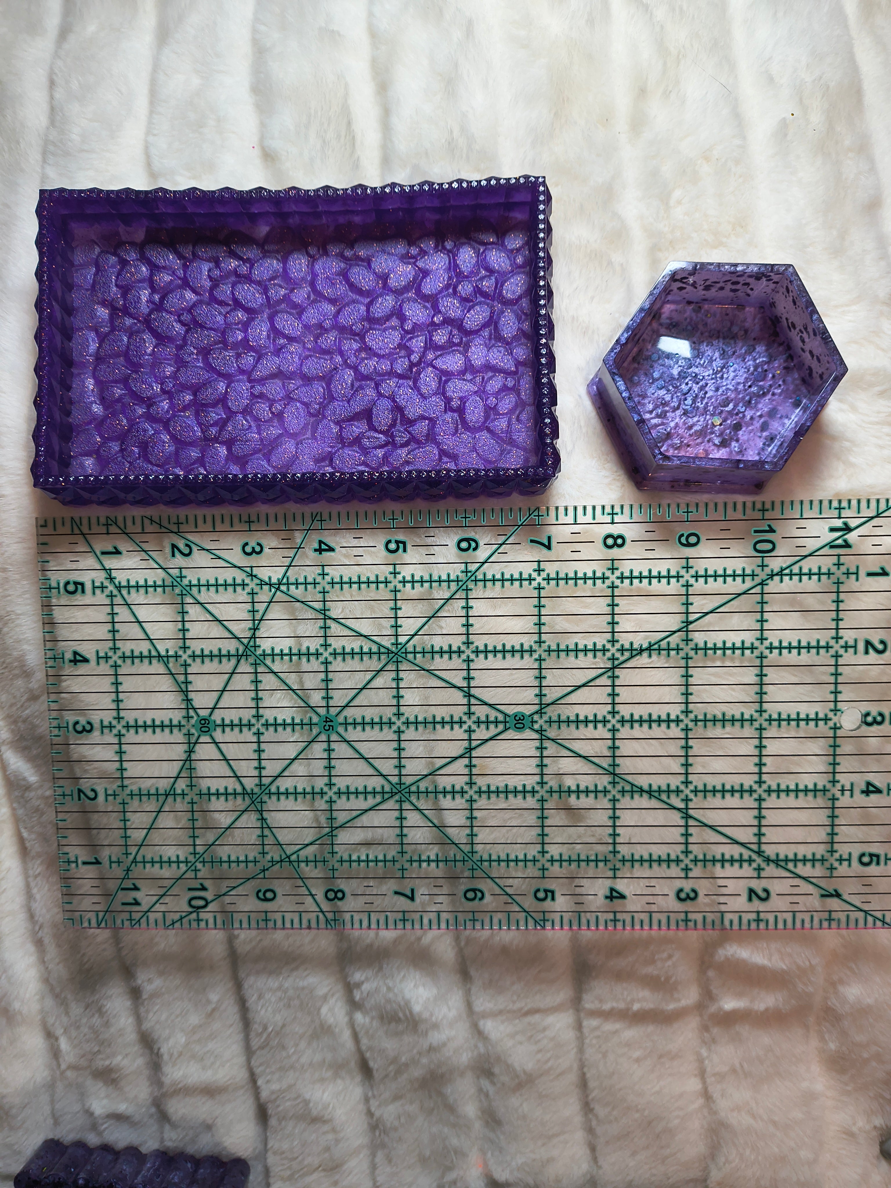 Both beautiful holders with ruler to get measurement