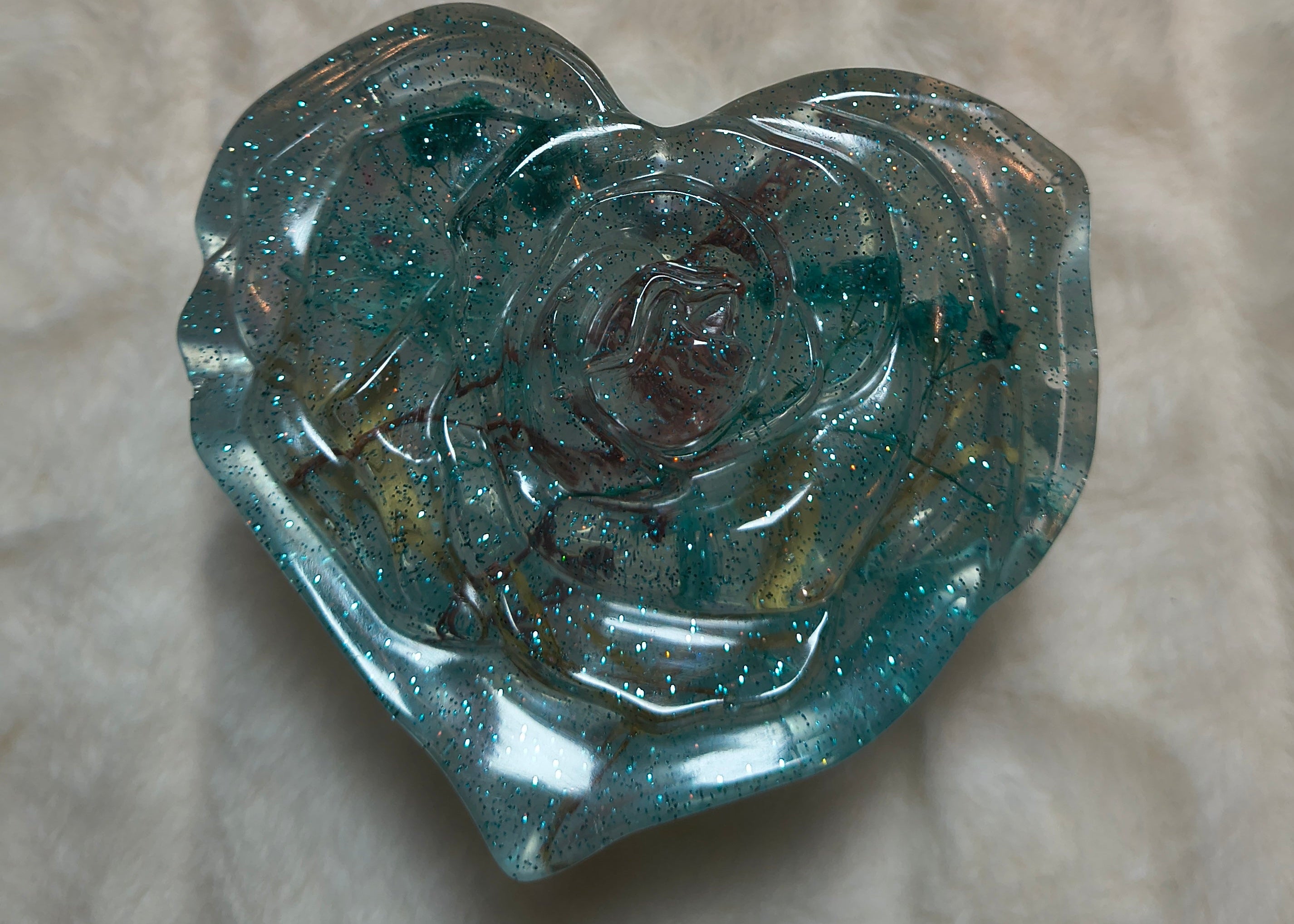 Close up of heart, see the rose and the flowers and buttons in the resin heart
