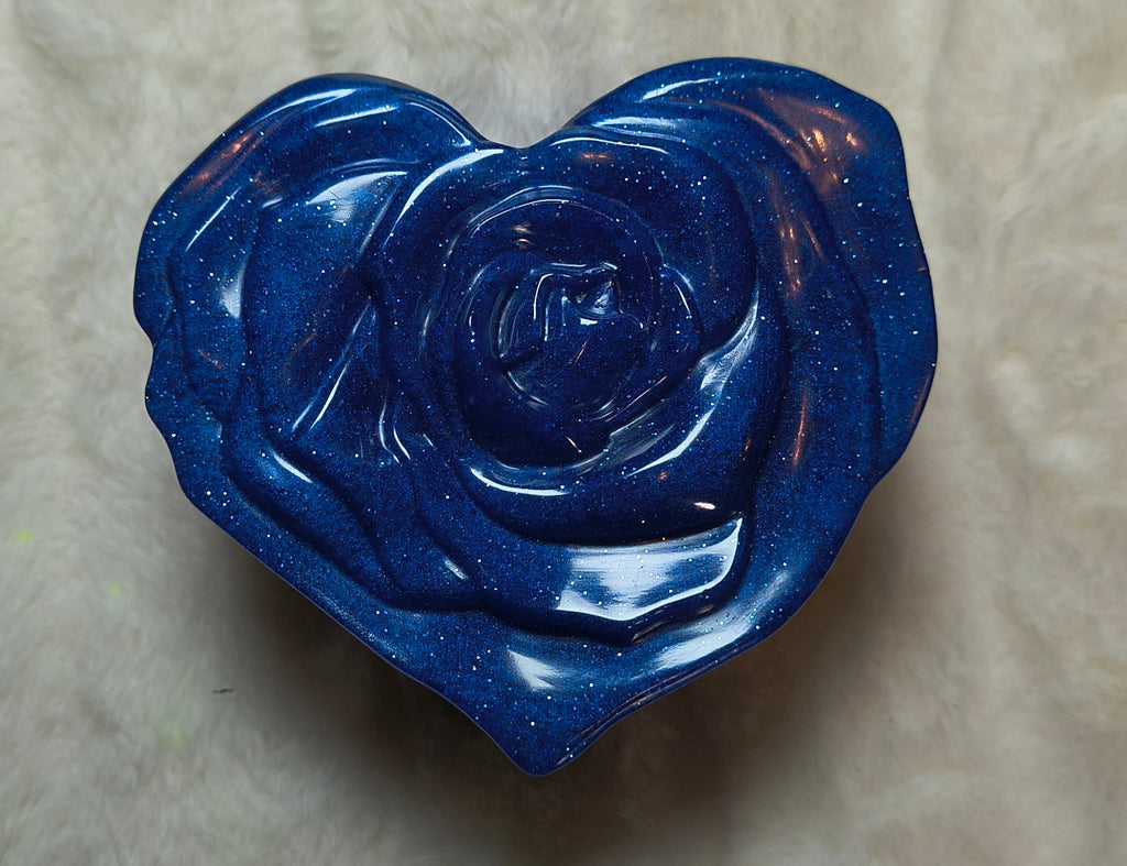 Dark Blue sparkling heart shape vessel with rose lid Close up