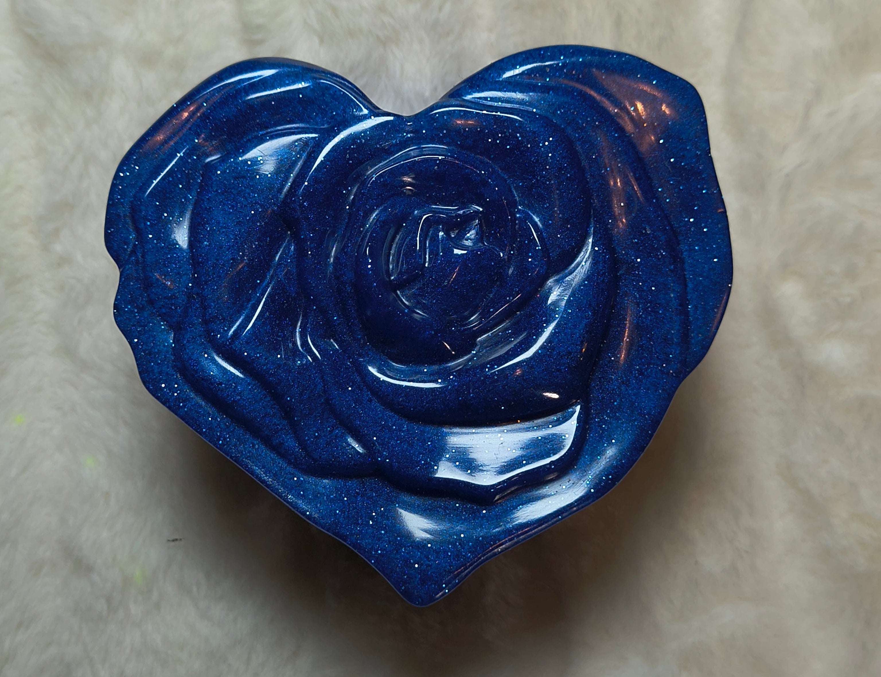Dark Blue sparkling heart shape vessel with rose lid Close up