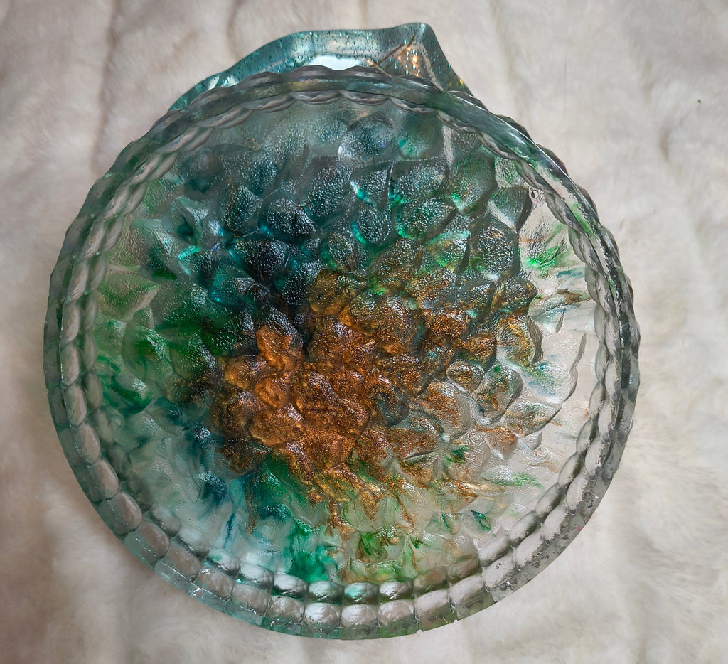Up Close of stunning round tray with variegated colors and a sparkle
