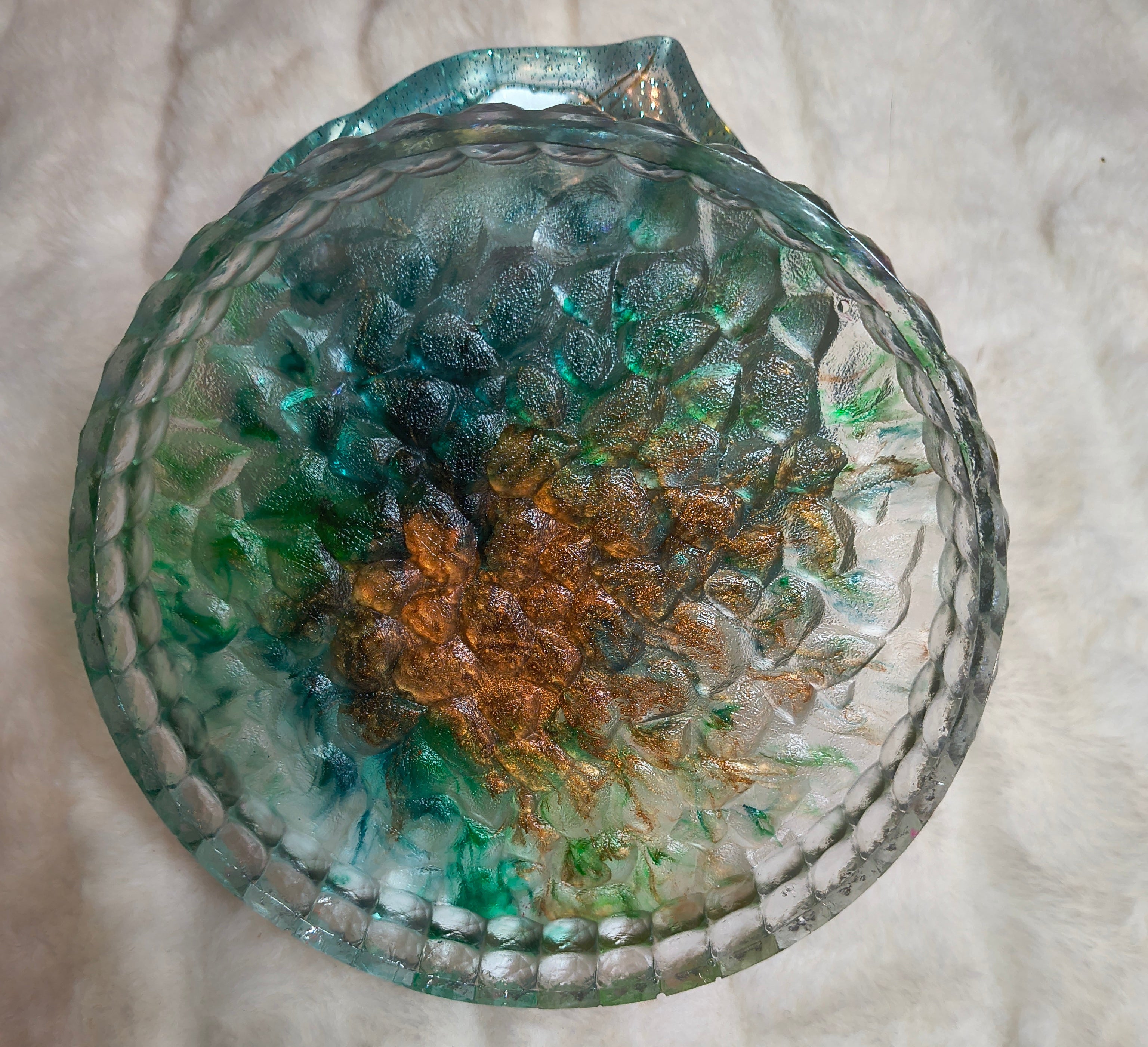 Up Close of stunning round tray with variegated colors and a sparkle
